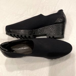 Donald J Pliner black platform